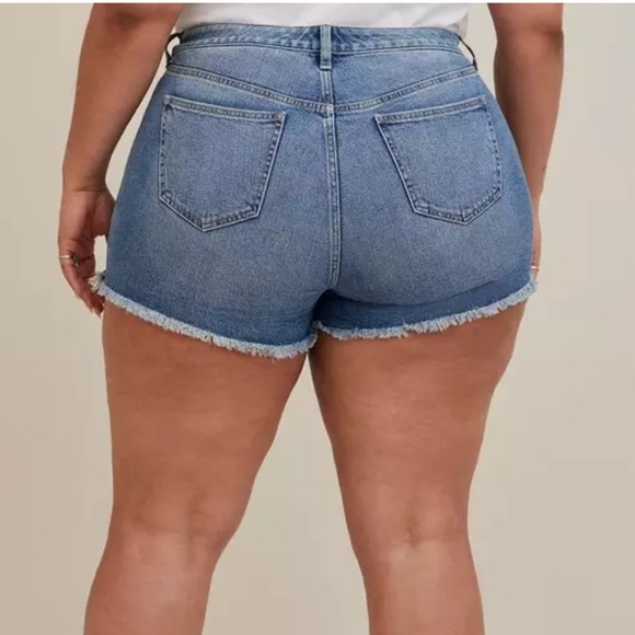 Torrid Mid-Rise Distressed Denim Medium Wash Shortie Shorts - Picture 7 of 7